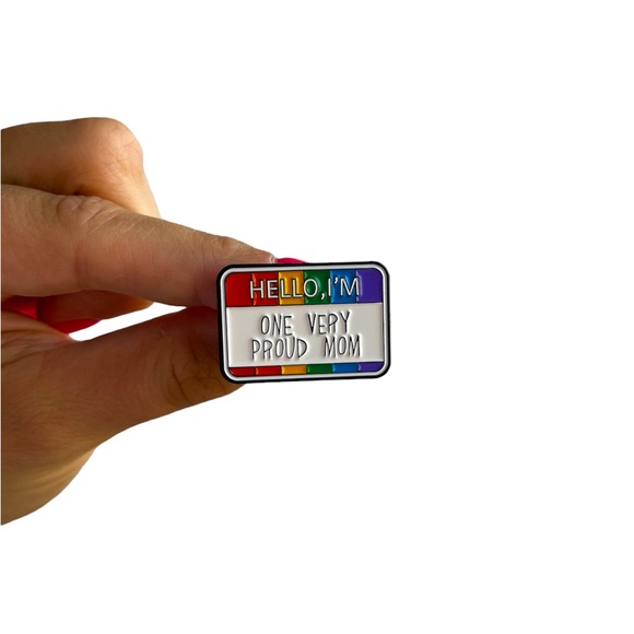 HELLO, I’M: Proud Mom Enamel Pin - Picture 2 of 2